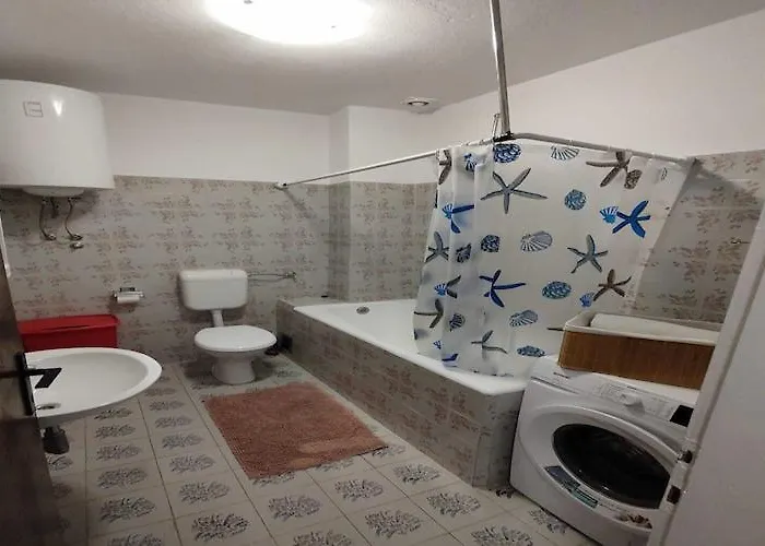Angelina - Three Bedroom With Balcony And Sea View *