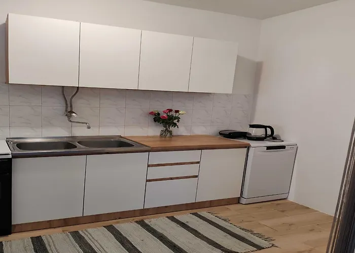 Angelina - Three Bedroom With Balcony And Sea View 아파트