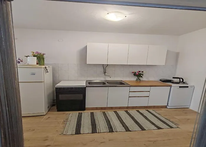 Angelina - Three Bedroom With Balcony And Sea View *