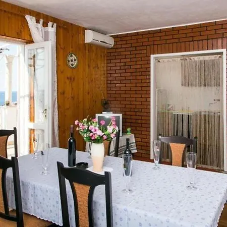 Angelina - Three Bedroom With Balcony And Sea View Apartment *