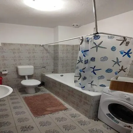 Angelina - Three Bedroom With Balcony And Sea View *