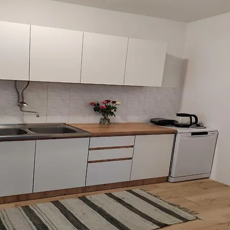 Angelina - Three Bedroom With Balcony And Sea View Apartment