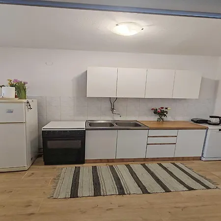 Angelina - Three Bedroom With Balcony And Sea View *