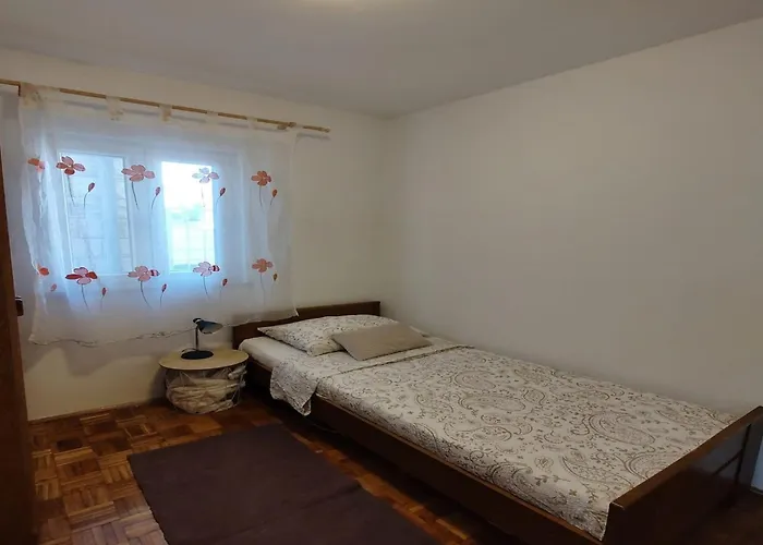 Angelina - Three Bedroom With Balcony And Sea View
